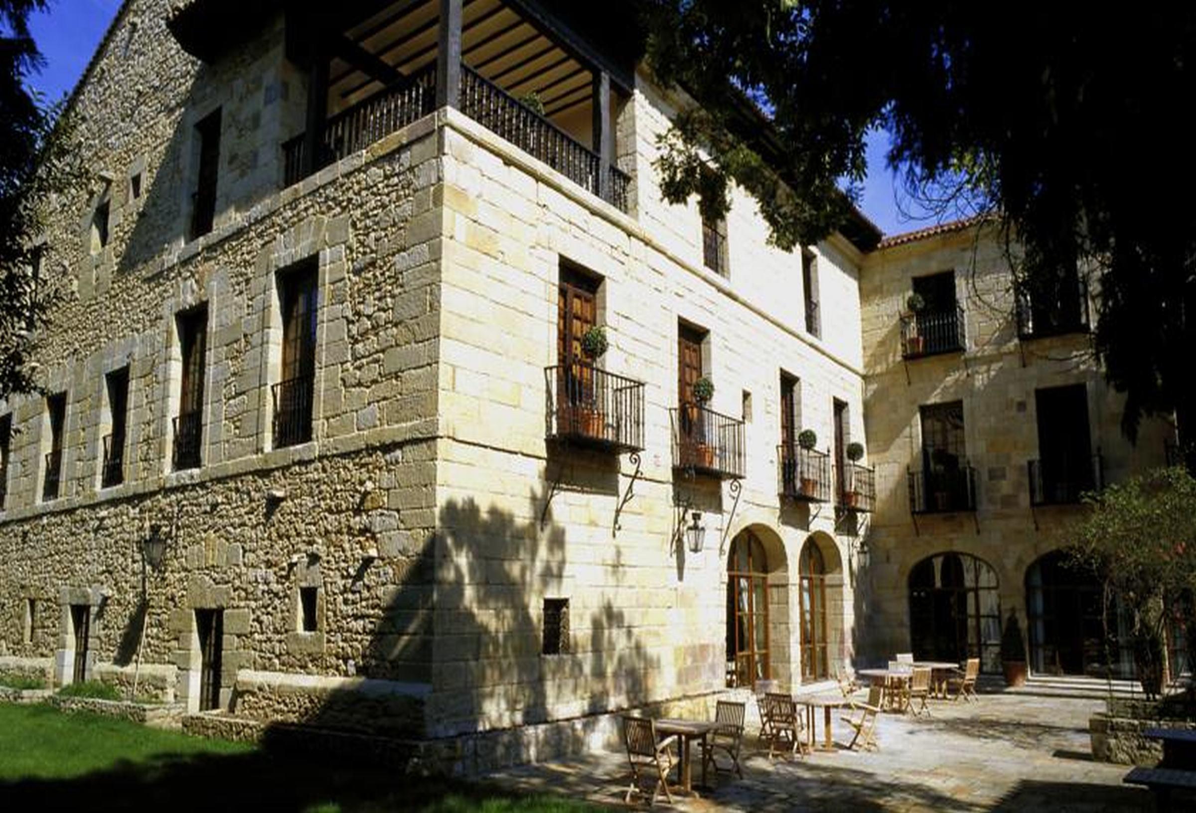 Parador De Santillana Gil Blas Hotel Santillana del Mar Exterior photo