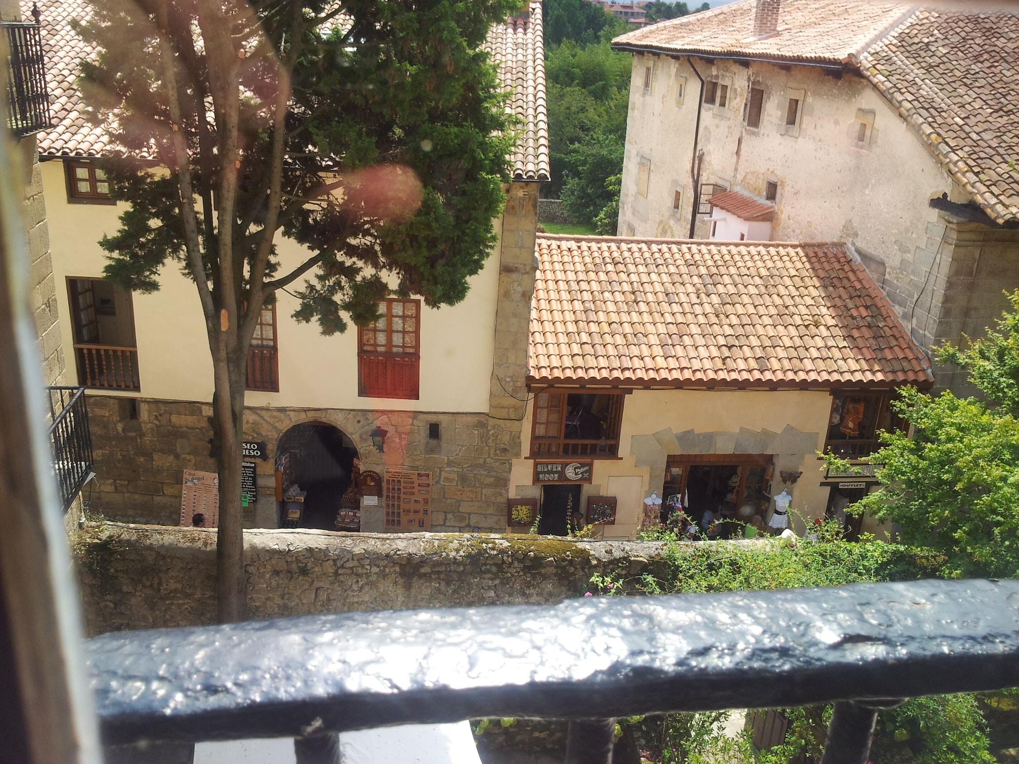 Parador De Santillana Gil Blas Hotel Santillana del Mar Exterior photo