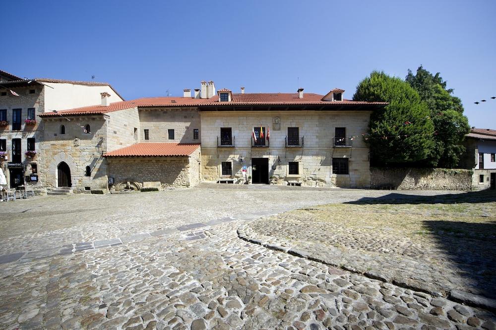 Parador De Santillana Gil Blas Hotel Santillana del Mar Exterior photo