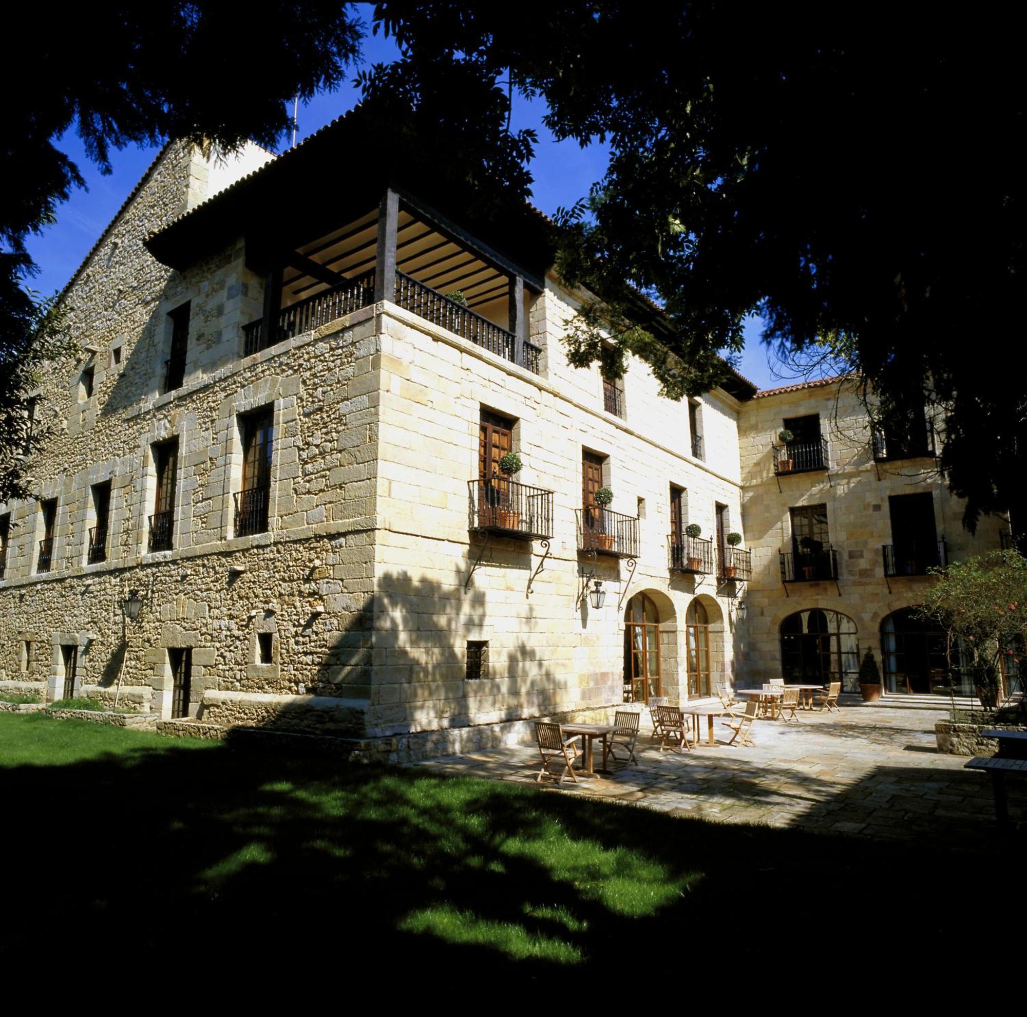 Parador De Santillana Gil Blas Hotel Santillana del Mar Exterior photo