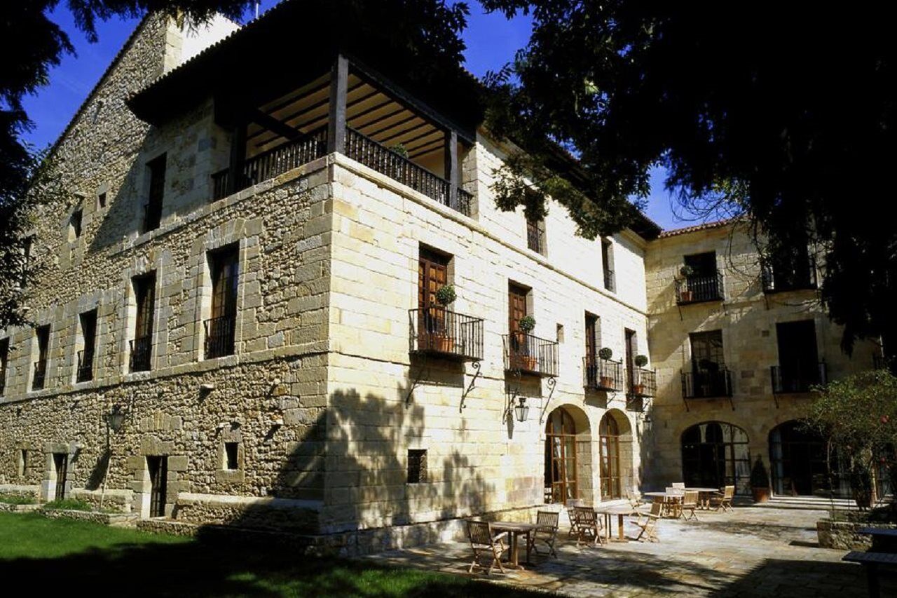 Parador De Santillana Gil Blas Hotel Santillana del Mar Exterior photo